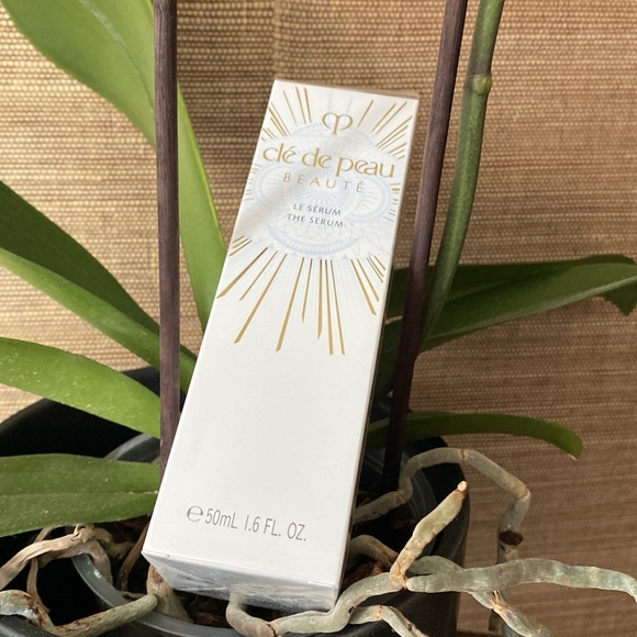 Cle de Peau - The Serum 50ML - New and Sealed Full Size! Limited Edition!! - Picture 2 of 4